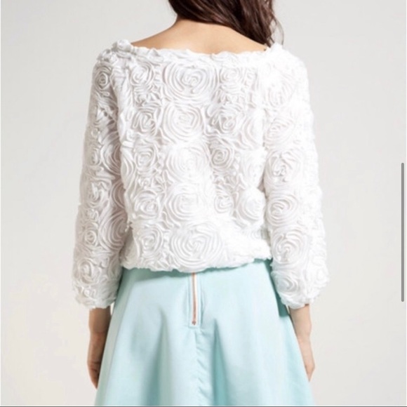 White Mesh Lace Rose Floral Long Sleeve Textured Top - Picture 4 of 7